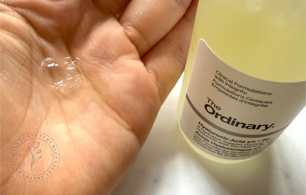 The Ordinary（ジ・オーディナリー）ヒアルロン酸2%＋B5を手のひらに出してみたところ