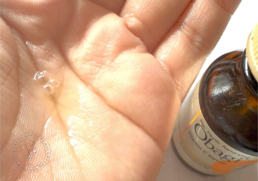 オバジC20セラムを手のひらに出してみたところ