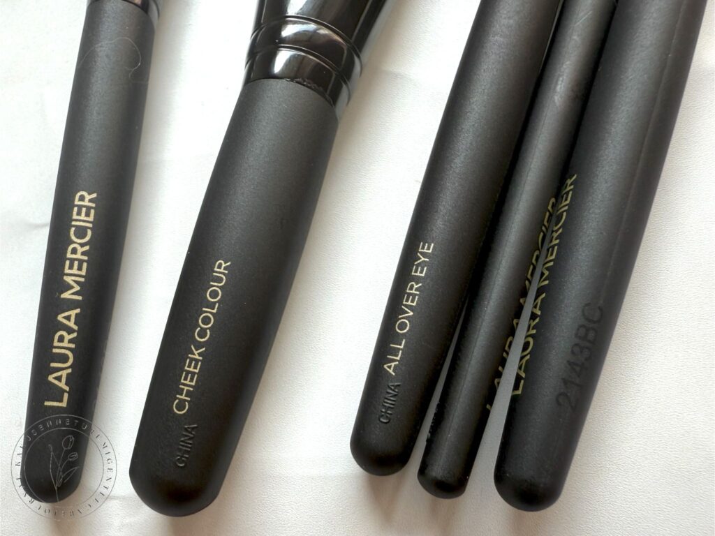 ローラメルシエのトラベルサイズ神ブラシが優勝すぎた件。1万円以下! ツールズ オブ ザ トレード ブラシ コレクションブラシ5本の柄