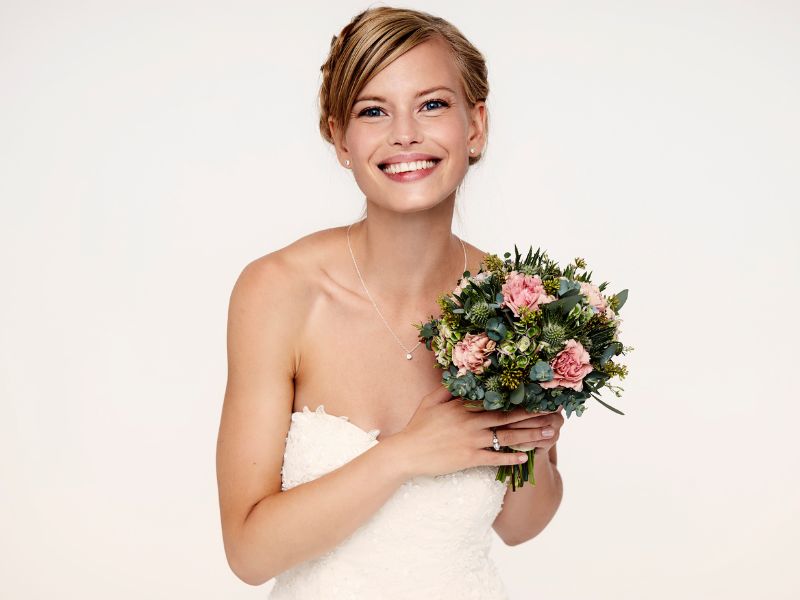 花束を持つ花嫁