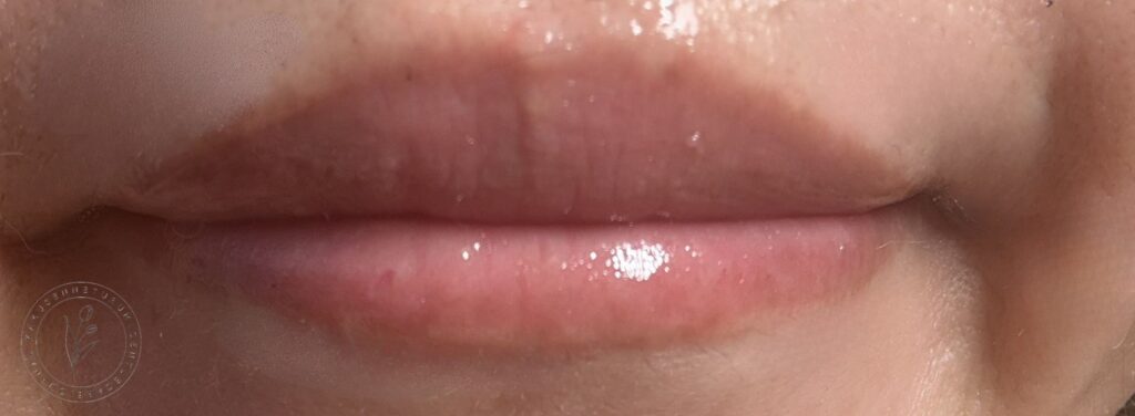 MAC リップガラス ブロウ ジンジャ ジンガーを唇に塗ってみたところ