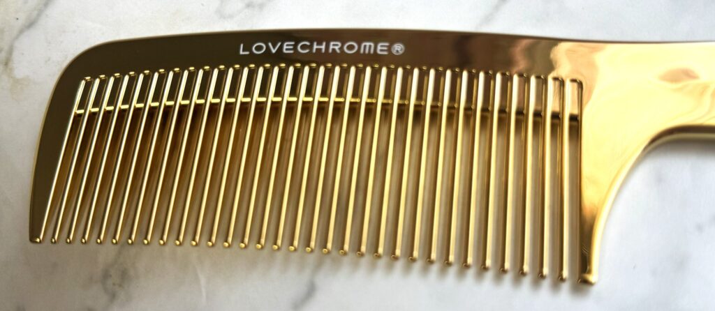 ラブクロム(K24GPテツキ)は買うべき?高級コームの効果とデメリットを本音解説 (R)K24GPテツキ ゴールドのコーム部分アップ画像